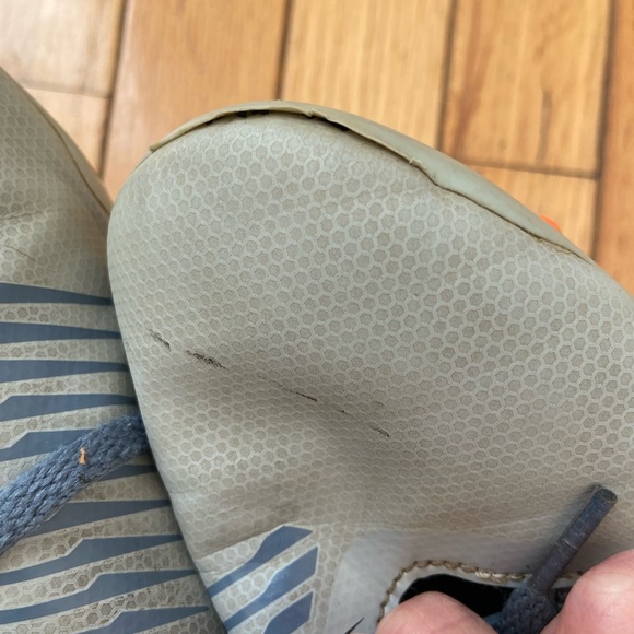 Big Kids Nike Phantom Soccer Cleats - Picture 4 of 7